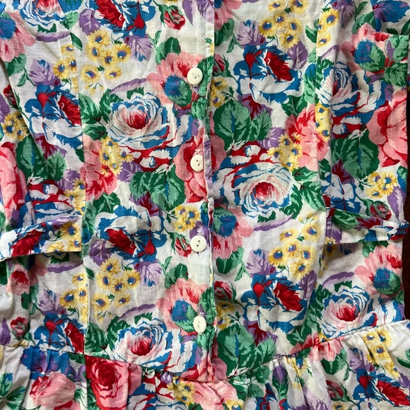 SOLD beautiful vintage floral dress made in canada - Picture 3 of 6